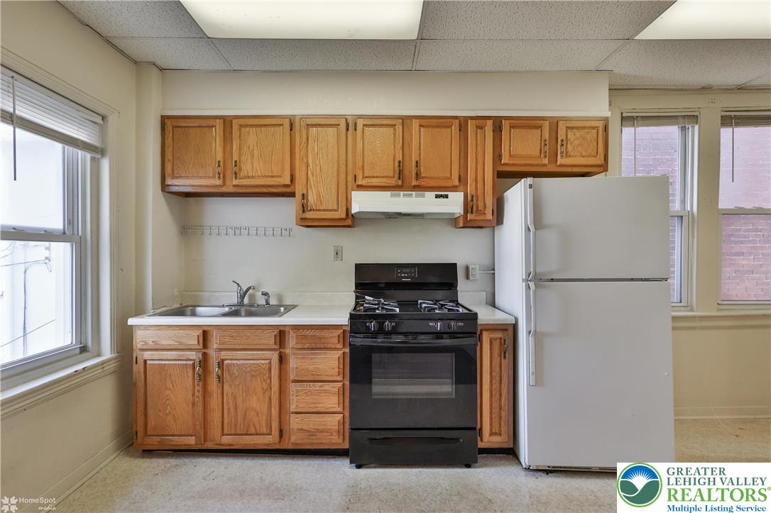 526 2nd Avenue Bethlehem, PA 18018 - Photo 21 of 40 a kitchen with a refrigerator stove and sink