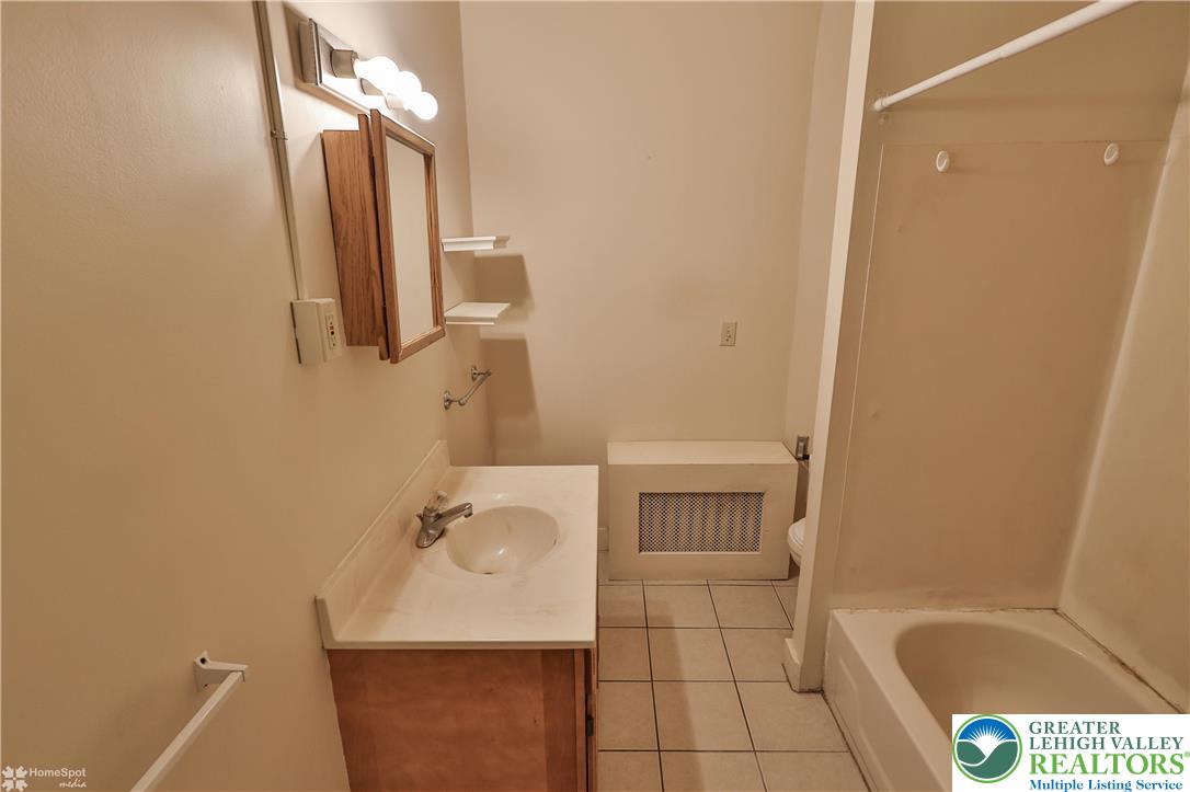 526 2nd Avenue Bethlehem, PA 18018 - Photo 31 of 40 a bathroom with a bathtub