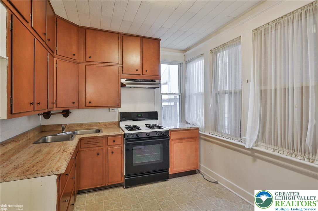 526 2nd Avenue Bethlehem, PA 18018 - Photo 10 of 40 a kitchen with a stove and a sink