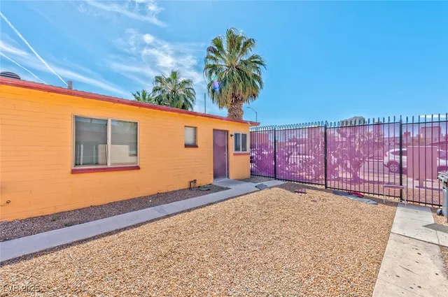 $850 | 212 North 10th Street, Unit 7, Las Vegas, NV 89101