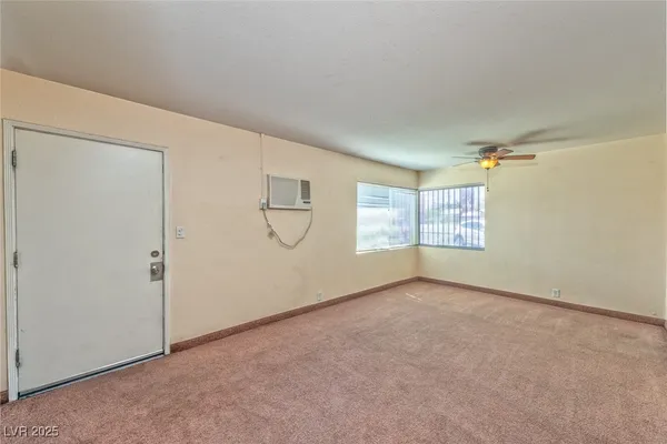 $775 | 212 North 10th Street, Unit 7, Las Vegas, NV 89101