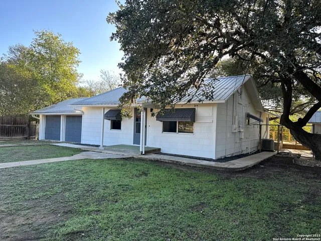 $1,700 | 502 Cypress Street, Bandera, TX 78003