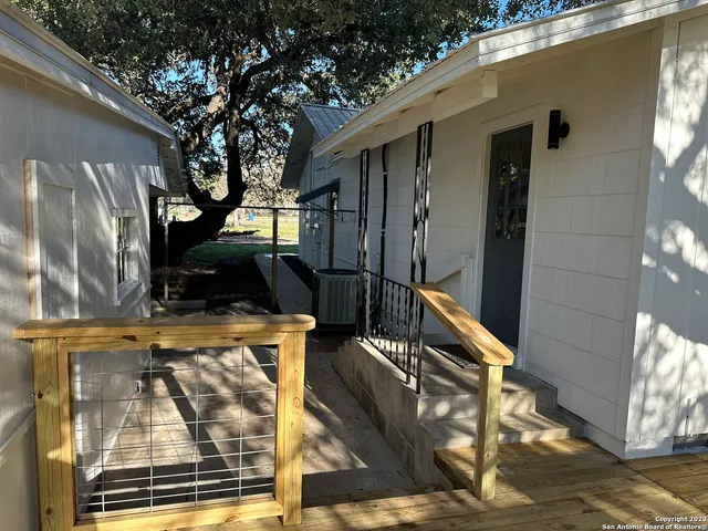 $1,700 | 502 Cypress Street, Bandera, TX 78003