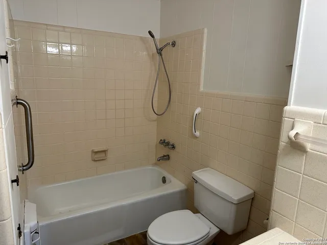 $1,700 | 502 Cypress Street, Bandera, TX 78003