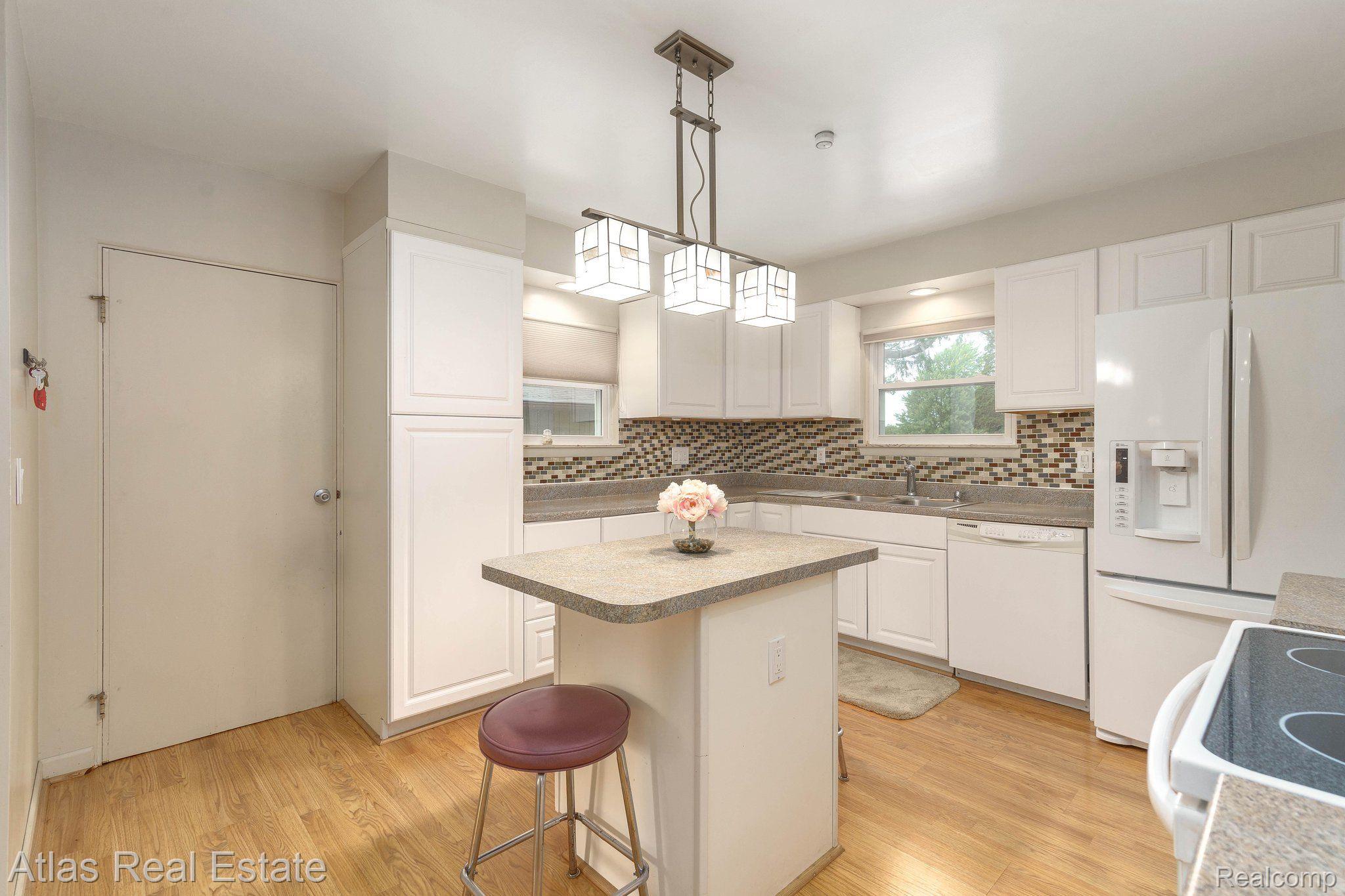 6297 Perry Road Grand Blanc, MI 48439 - Photo 10 of 25 Gallery Image 10