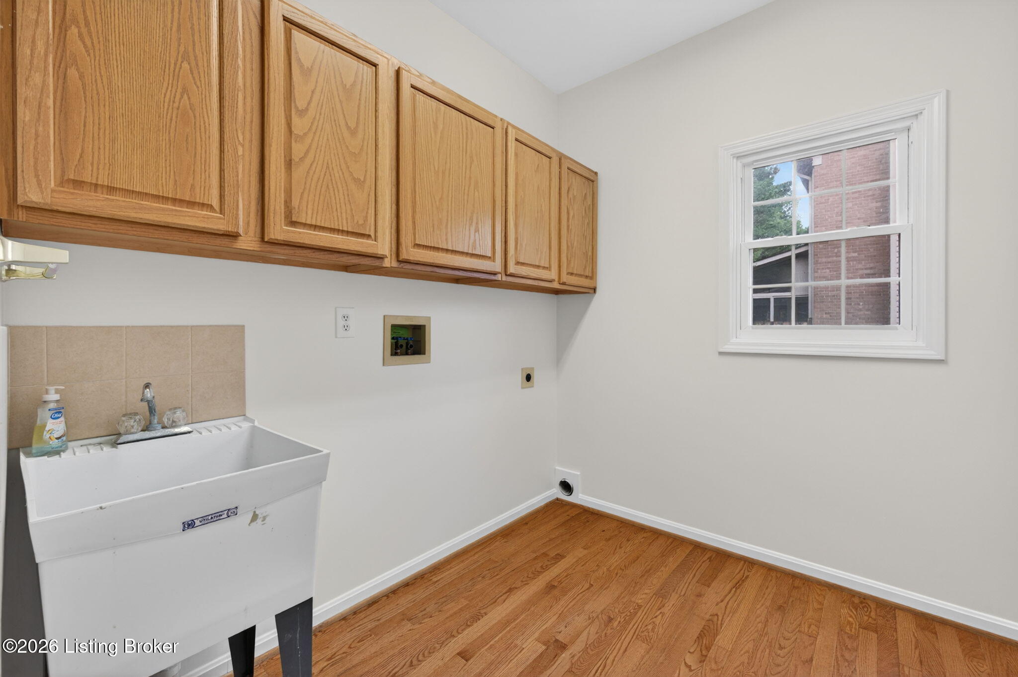 10504 Edgewater Road Louisville, KY 40223 - Photo 26 of 55 Laundry room