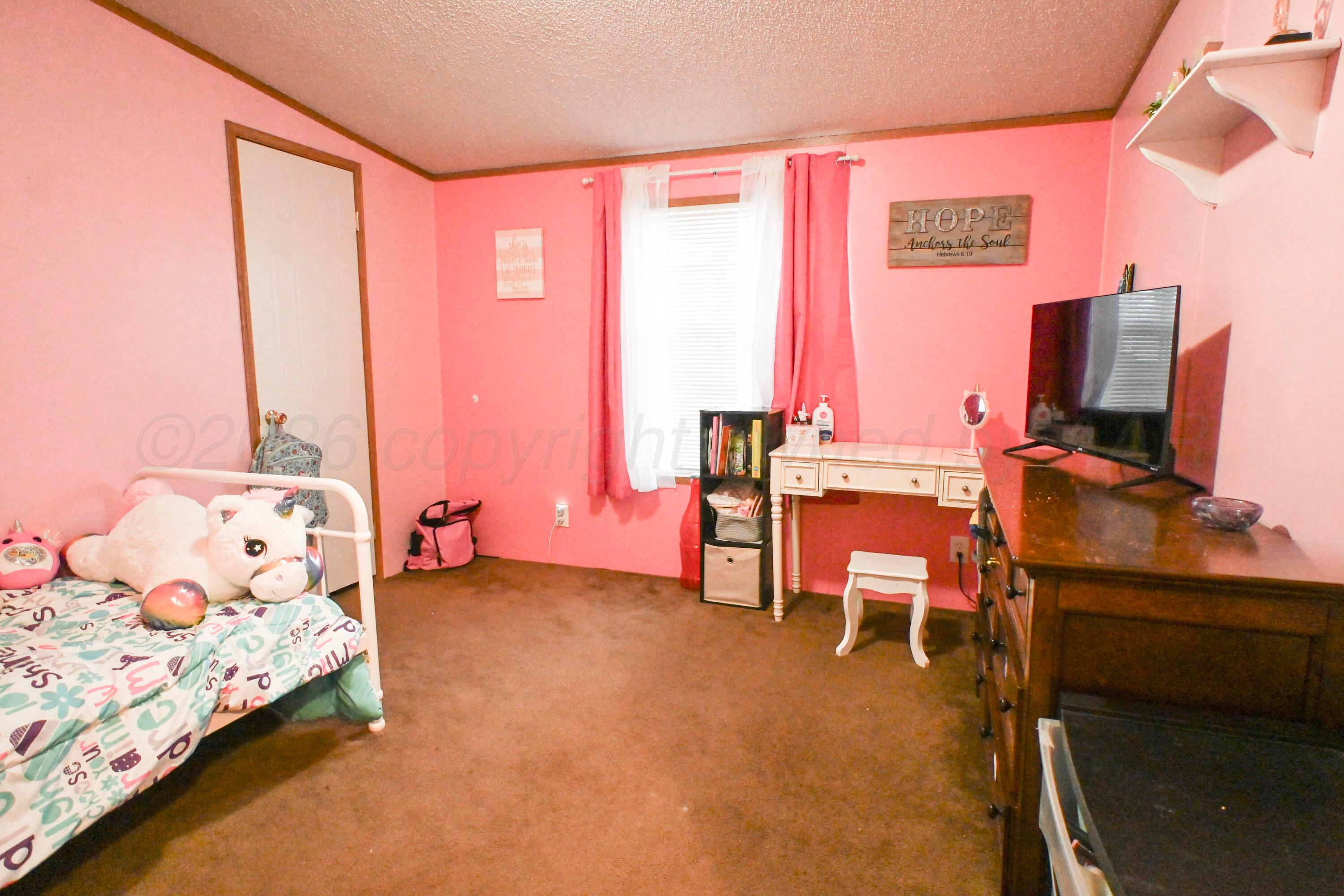 314 Cactus Road Borger, TX 79007 - Photo 18 of 28 a bedroom with a bed and a desk