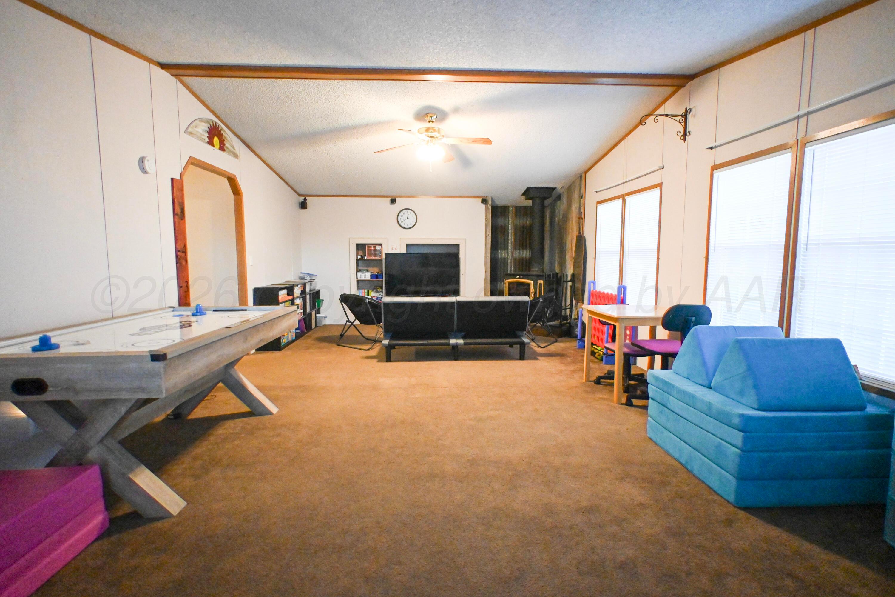 314 Cactus Road Borger, TX 79007 - Photo 20 of 28 a living room with furniture and a flat screen tv