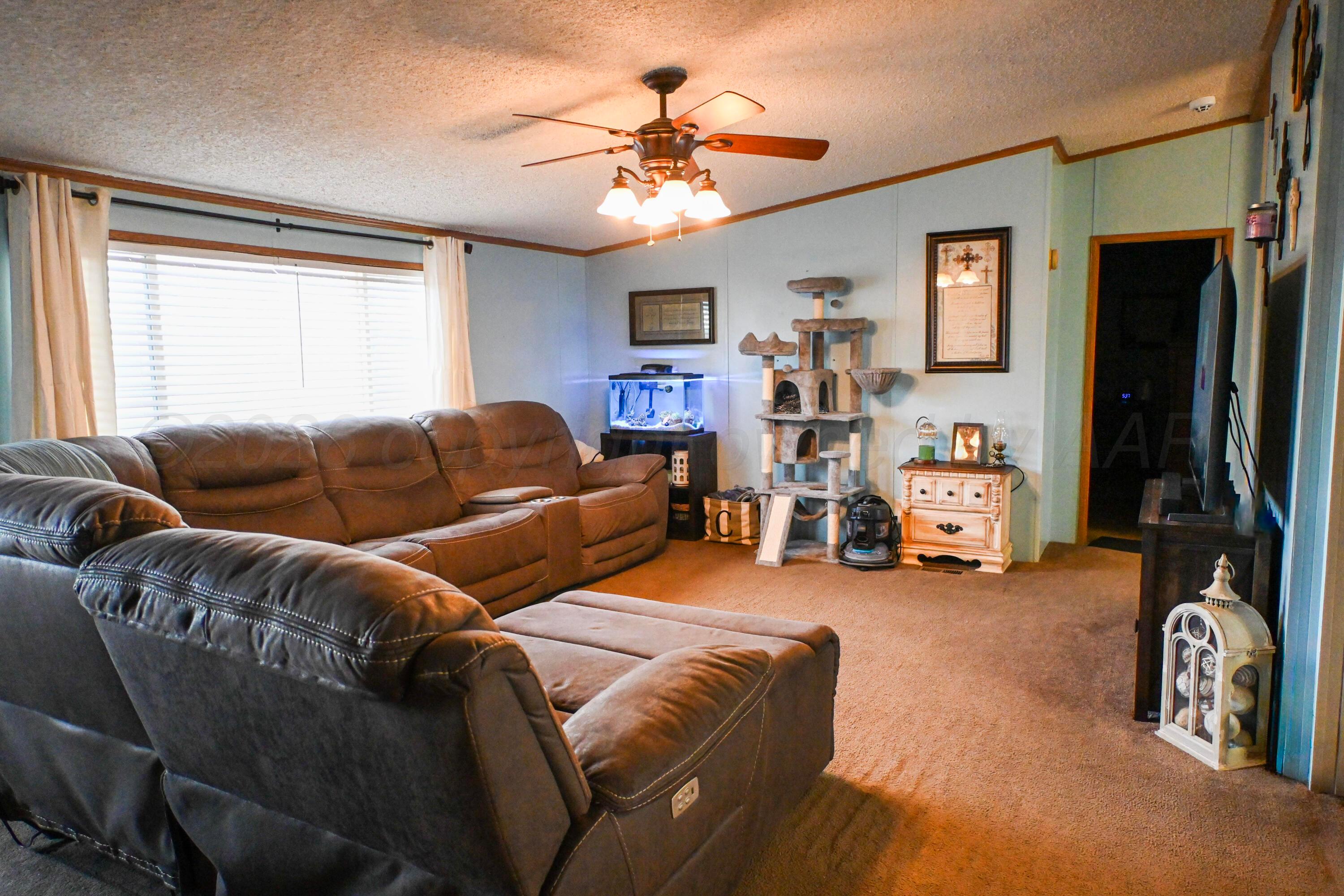 314 Cactus Road Borger, TX 79007 - Photo 2 of 28 a living room with furniture and a window