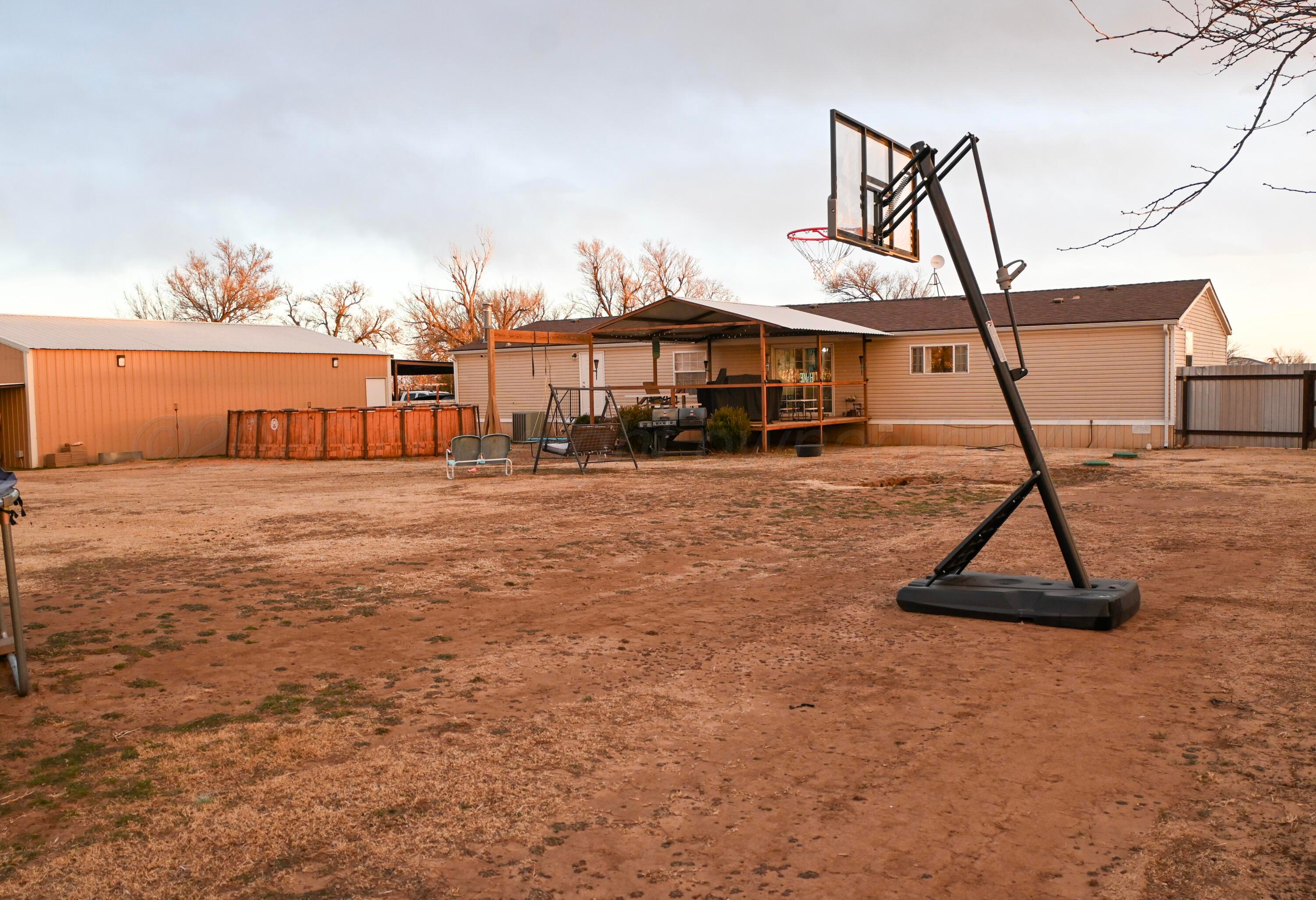 314 Cactus Road Borger, TX 79007 - Photo 27 of 28 a view of a house with a park