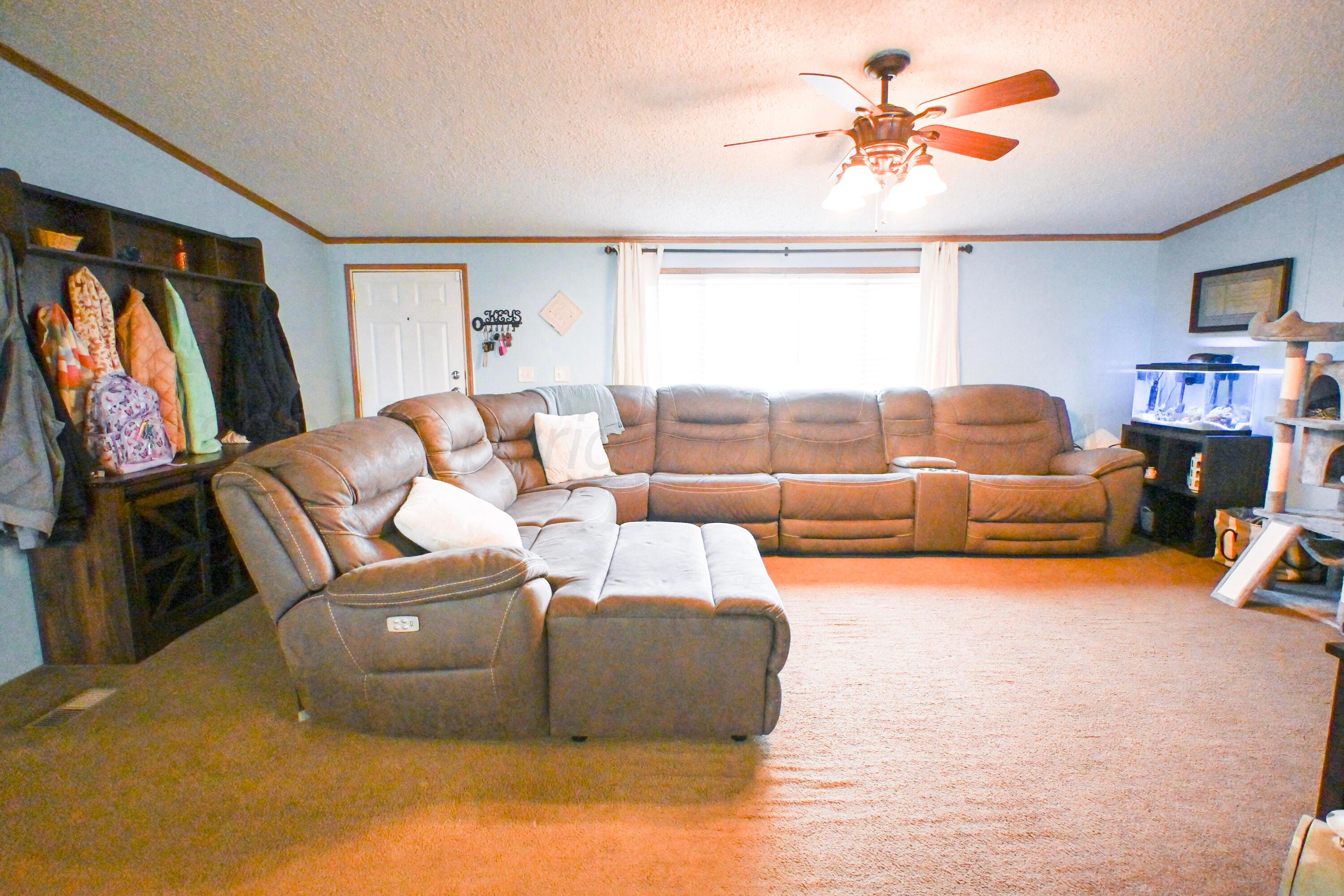 314 Cactus Road Borger, TX 79007 - Photo 3 of 28 a living room with furniture and a flat screen tv