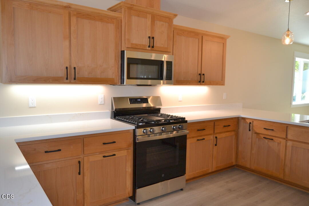 185 Southwest Rock Gulch Road Grants Pass, OR 97527 - Photo 7 of 31 Gallery Image 7