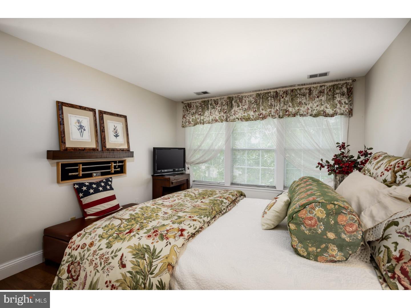 118 Acadia Court, Unit 9 Princeton, NJ 08540 - Photo 13 of 25 Master Bedroom