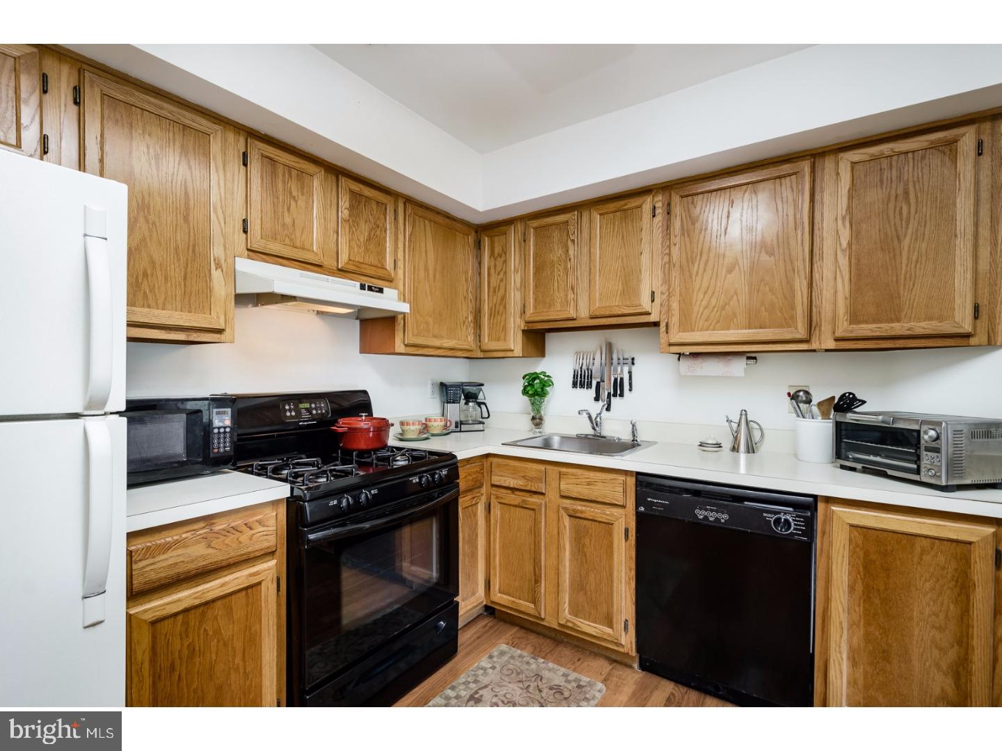 118 Acadia Court, Unit 9 Princeton, NJ 08540 - Photo 8 of 25 Kitchen