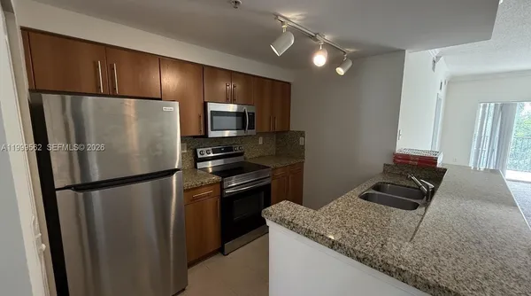 $2,450 | 5800 West Sample Road, Unit 307, Coral Springs, FL 33067