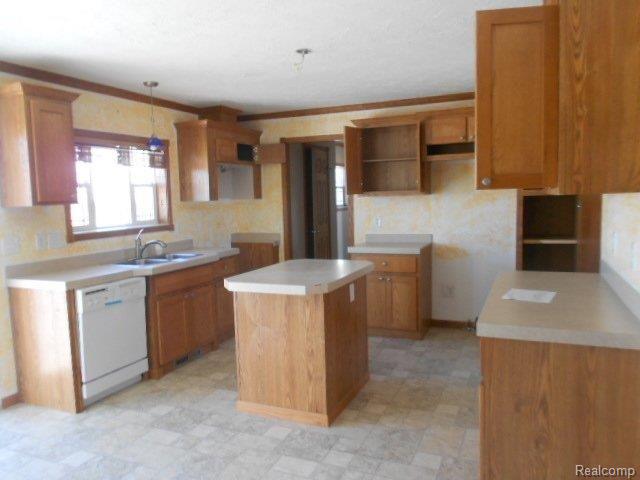 8725 Croswell Road Jeddo, MI 48032 - Photo 16 of 19 262-180522 - kitchen2.JPG