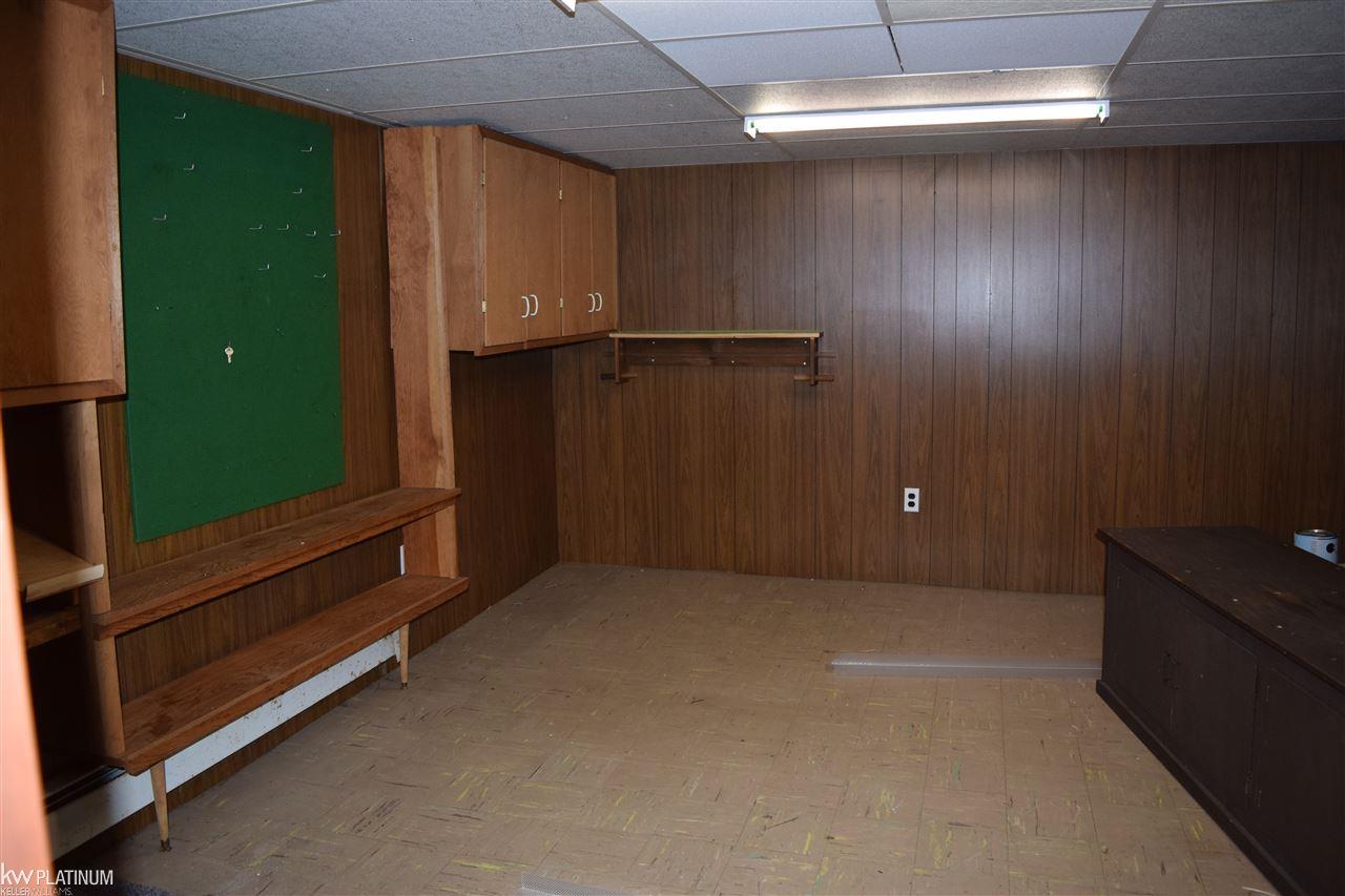 30843 Ridgefield Avenue Warren, MI 48088 - Photo 19 of 19 31313460-18.JPG