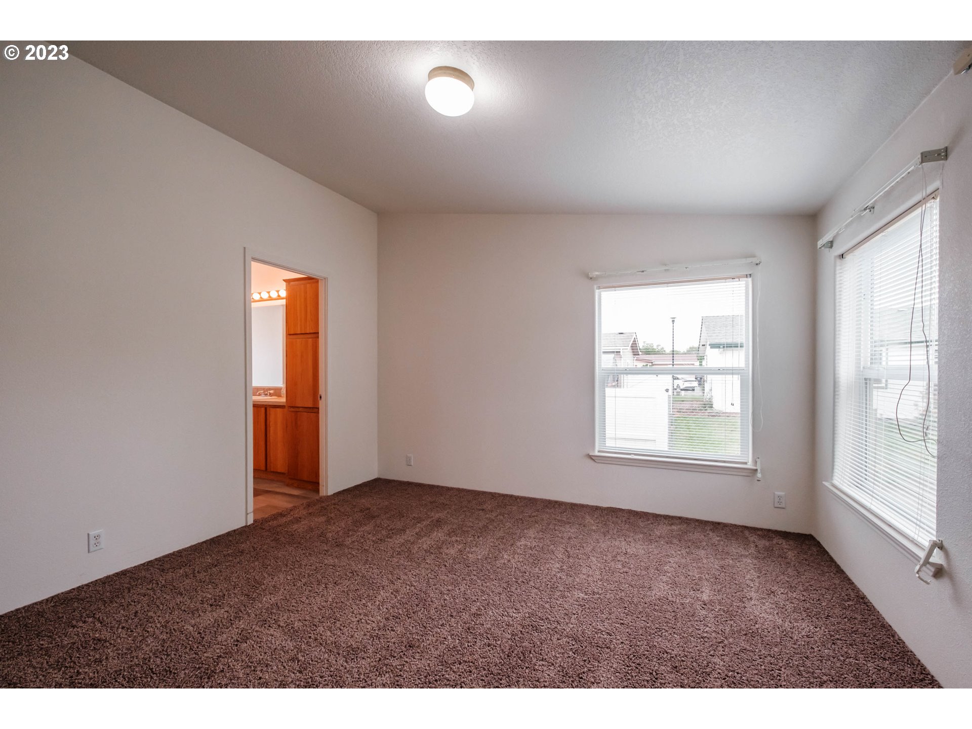 2434 Maia Loop Springfield, OR 97477 - Photo 21 of 36 an empty room with windows