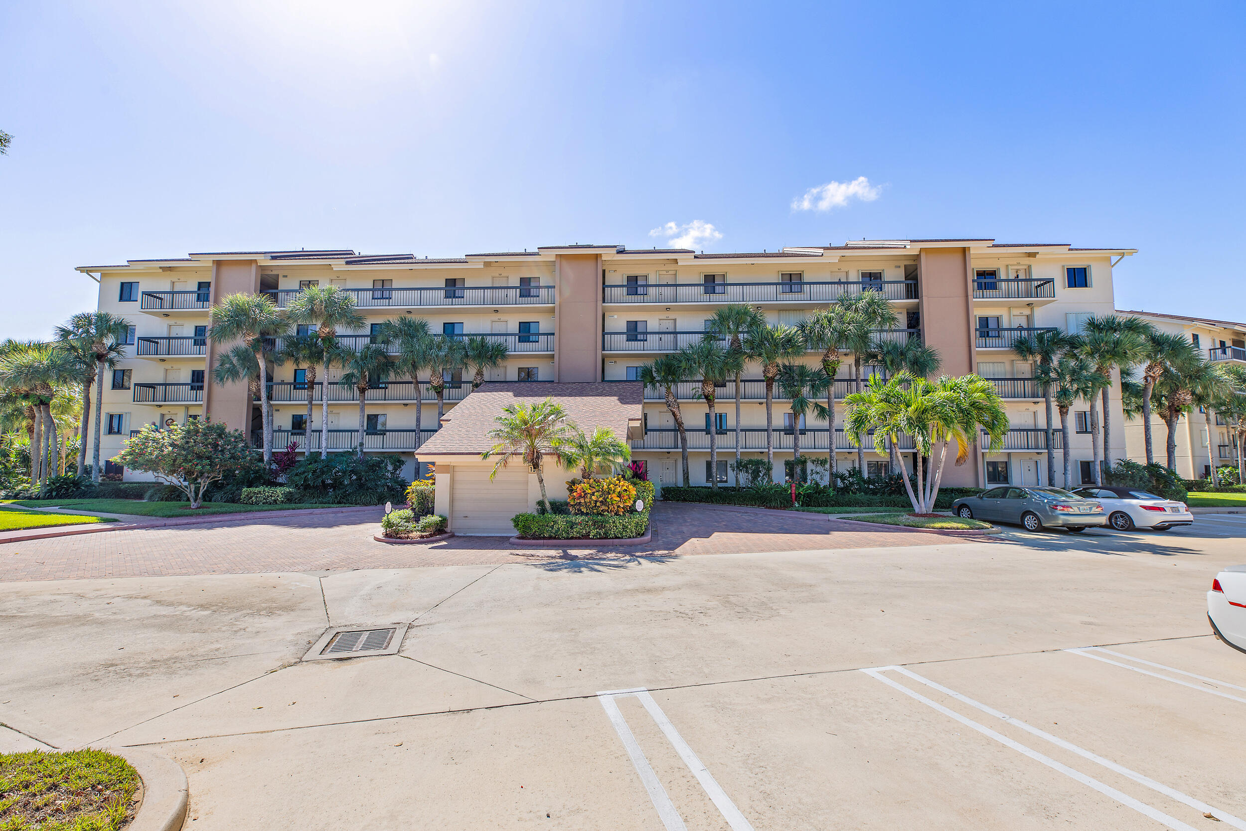 1501 Marina Isle Way, Unit 101 Jupiter, FL 33477 - Photo 25 of 25 a view of a terrace with sitting area