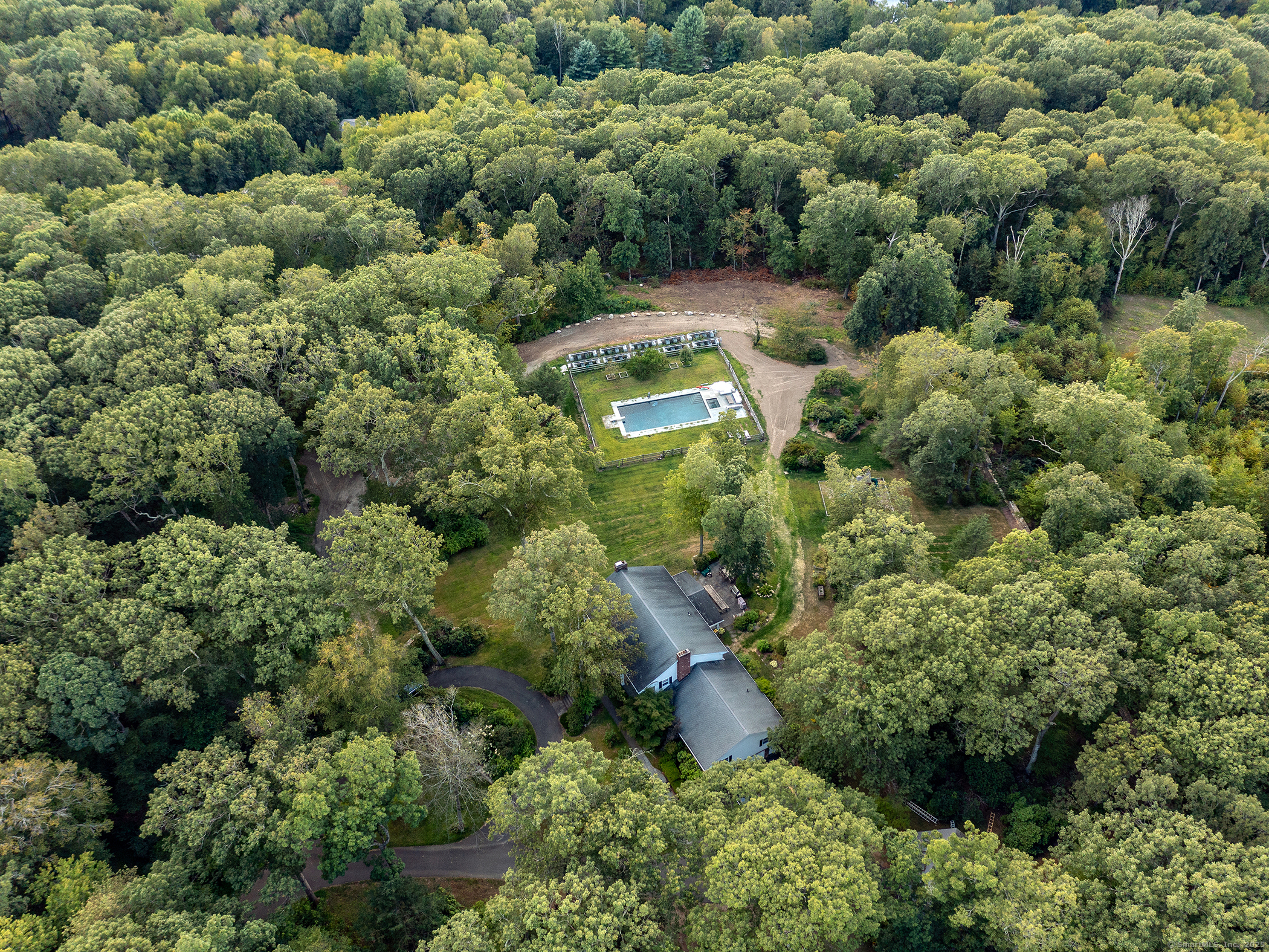 31 Hickory Lane Roxbury, CT 06783 - Photo 33 of 37 a view of a garden with a building