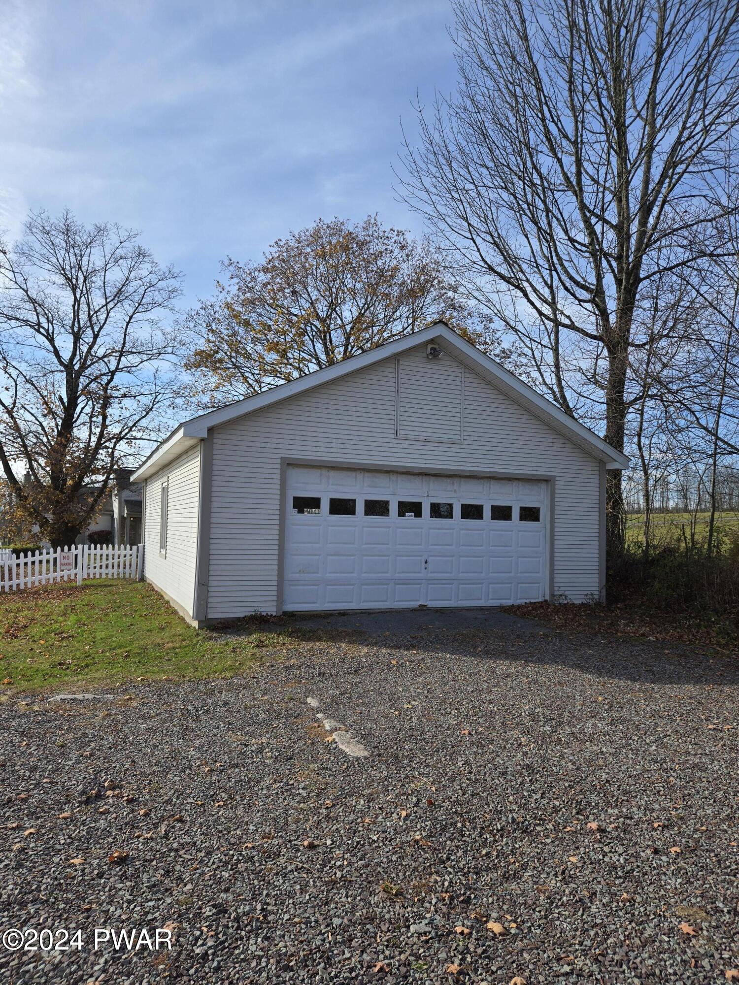 283 Schoolhouse Road Honesdale, PA 18431 - Photo 3 of 22