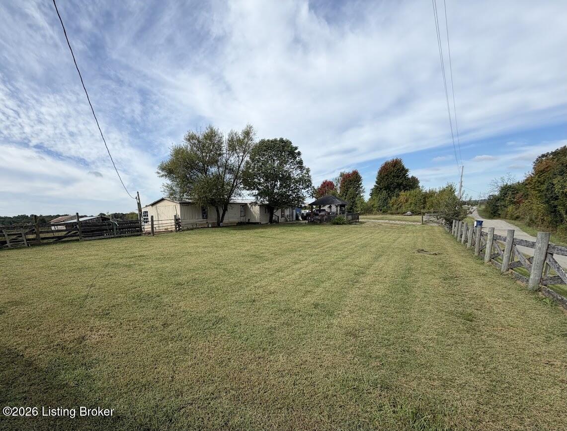423 Ockerman Road Bloomfield, KY 40008 - Photo 4 of 16 423 Ockermand front yard 2