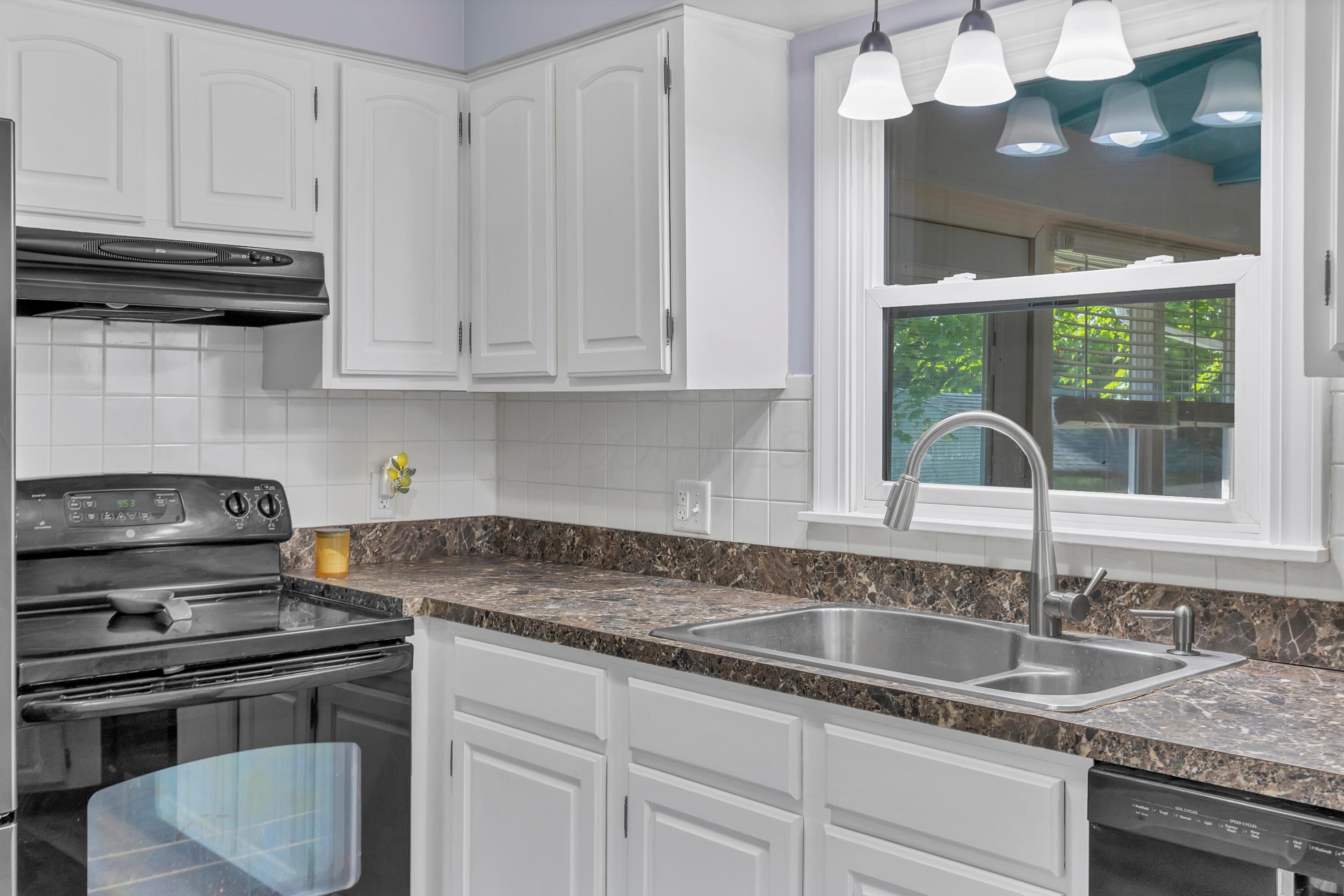 281 Middle Ground Road Southwest Pataskala, OH 43062 - Photo 17 of 52 Kitchen