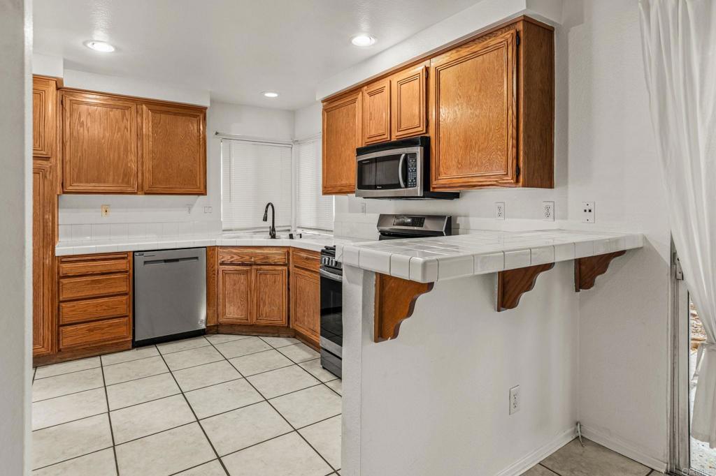 857 Rock Ridge Court Corona, CA 92878 - Photo 6 of 15 Kitchen