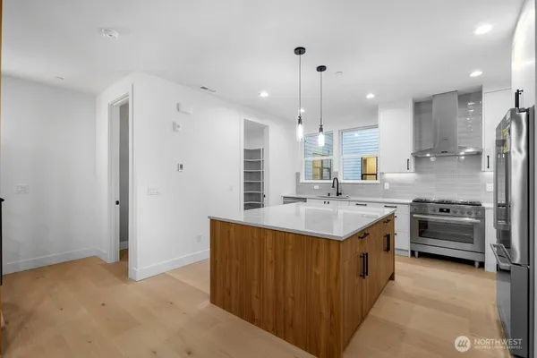 $1,179,990 | 695 Northwest Locust Street, Issaquah, WA 98027