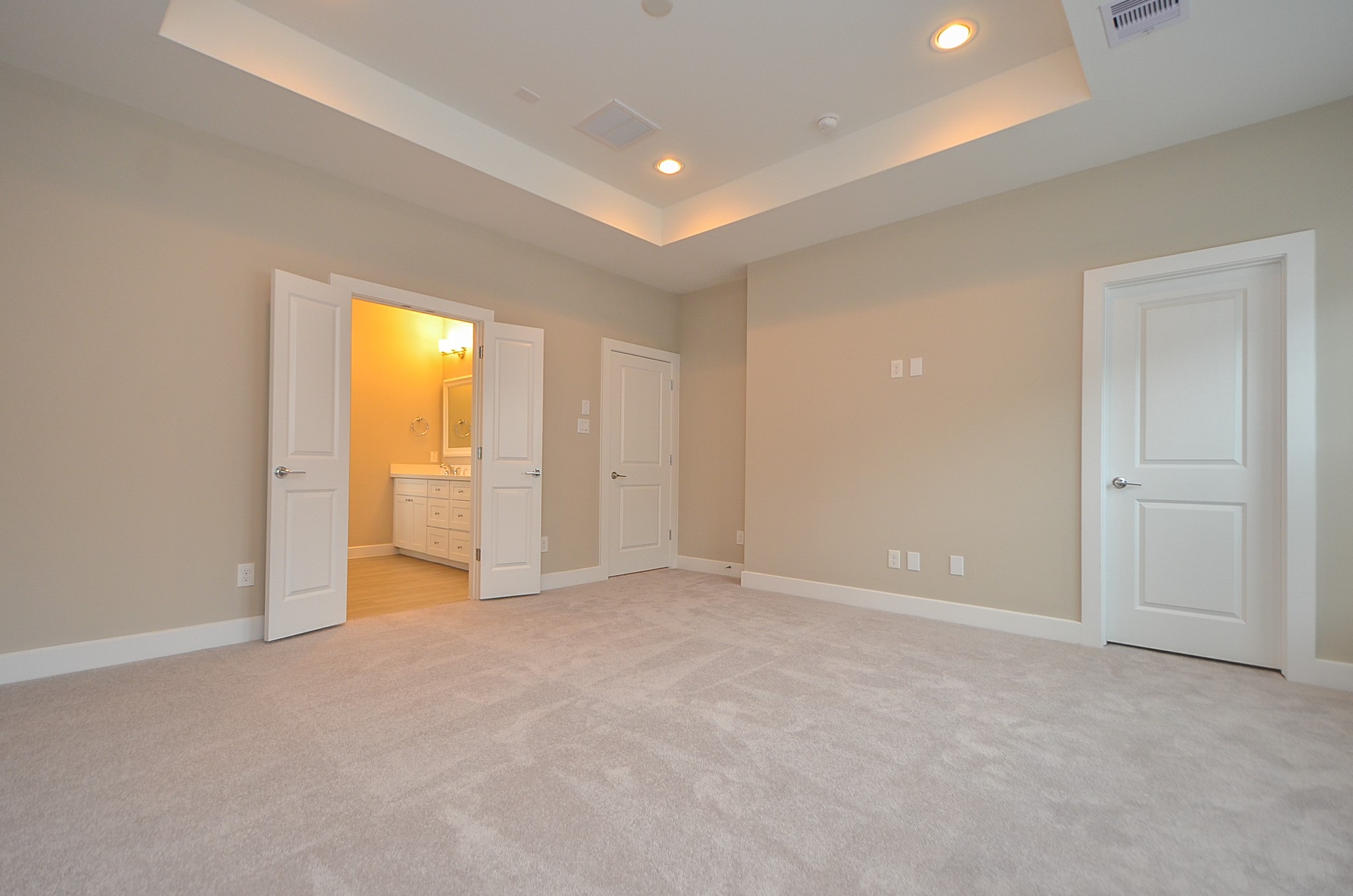 1818 Bonner Street Houston, TX 77007 - Photo 17 of 26 an empty room with a bathroom and a window