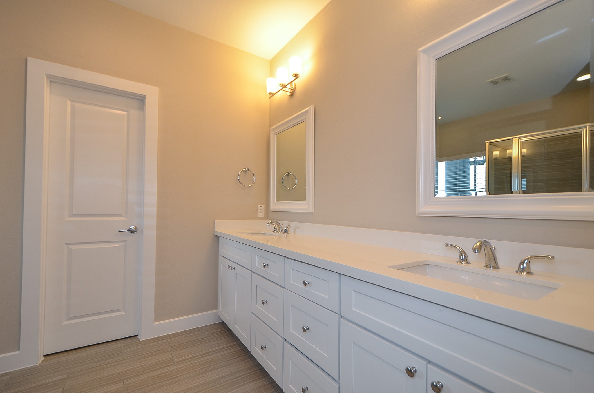 1818 Bonner Street Houston, TX 77007 - Photo 18 of 26 a bathroom with a granite countertop sink double and mirror