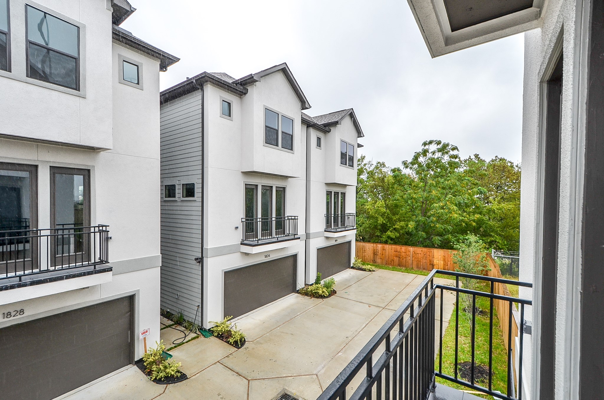 1818 Bonner Street Houston, TX 77007 - Photo 2 of 26 a view of a house with a balcony
