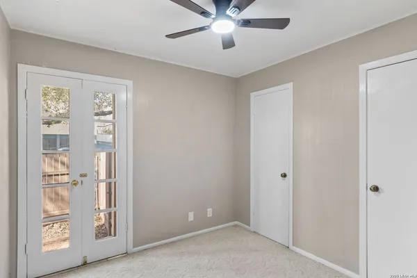 a view of a hallway with windows and entryway