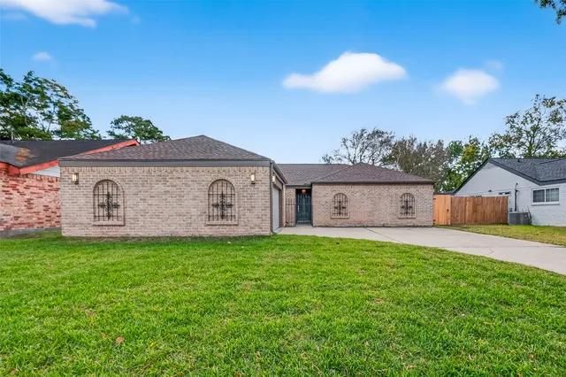 $310,000 | 826 Halewood Drive, Houston, TX 77062