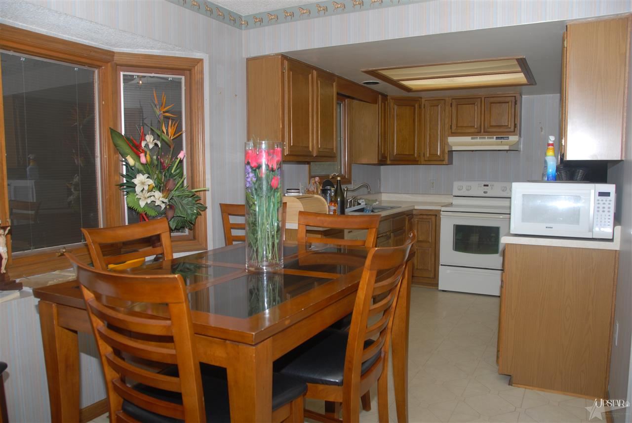 4303 Locust Spring Place Fort Wayne, IN 46804 - Photo 8 of 23 Gallery Image 8