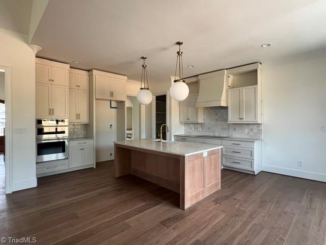 7610 Pemberly Court Oak Ridge, NC 27310 - Photo 3 of 17 Gallery Image 3
