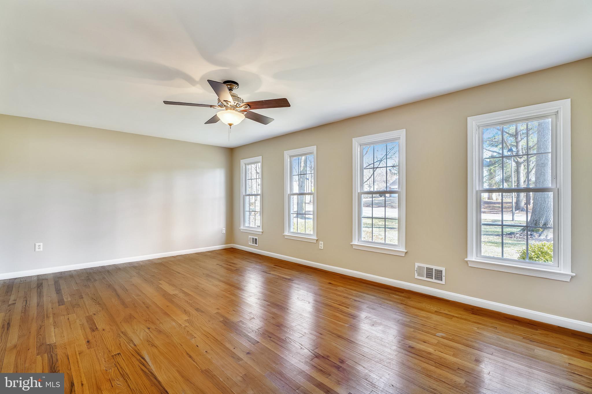 9354 Mellenbrook Road Columbia, MD 21045 - Photo 4 of 36 Formal living room