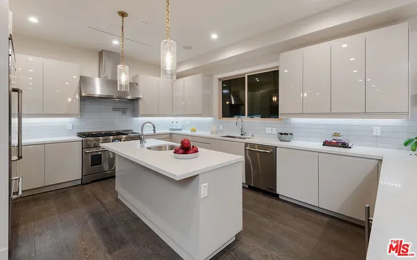 $24,950 | 2408 Castle Heights Avenue, Los Angeles, CA 90034