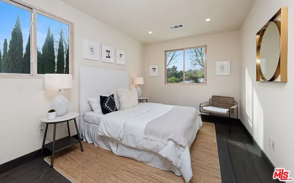 $24,950 | 2408 Castle Heights Avenue, Los Angeles, CA 90034