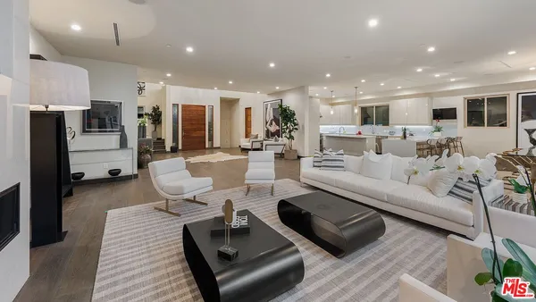 $24,950 | 2408 Castle Heights Avenue, Los Angeles, CA 90034
