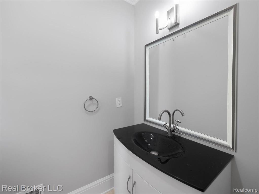 1695 Cole Street Birmingham, MI 48009 - Photo 14 of 39