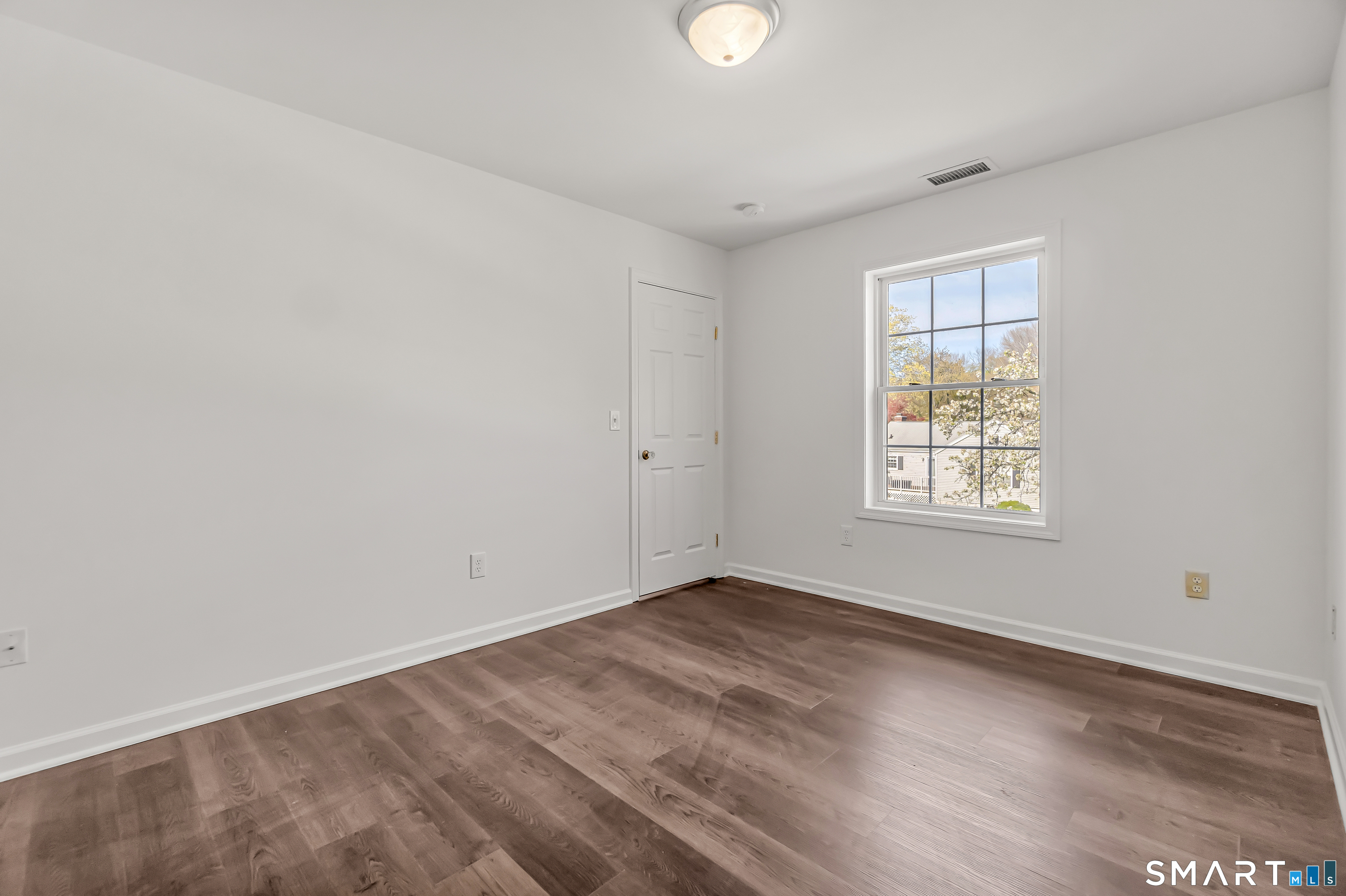 1770 Stratfield Road Fairfield, CT 06825 - Photo 22 of 40 an empty room with windows