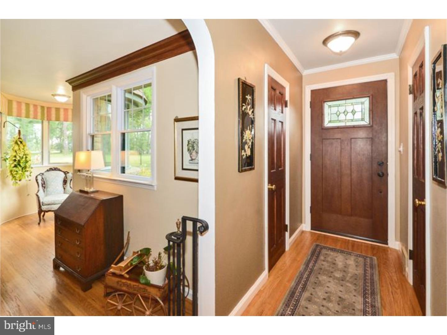 585 River Road Yardley, PA 19067 - Photo 3 of 25 Foyer