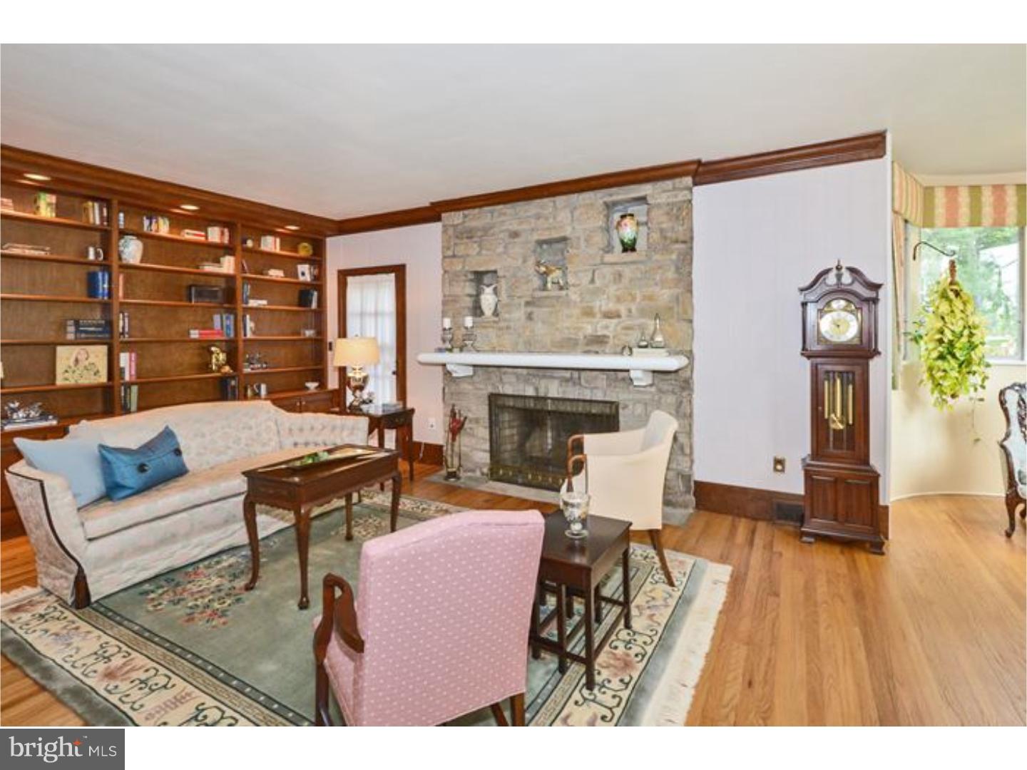 585 River Road Yardley, PA 19067 - Photo 4 of 25 Living Room