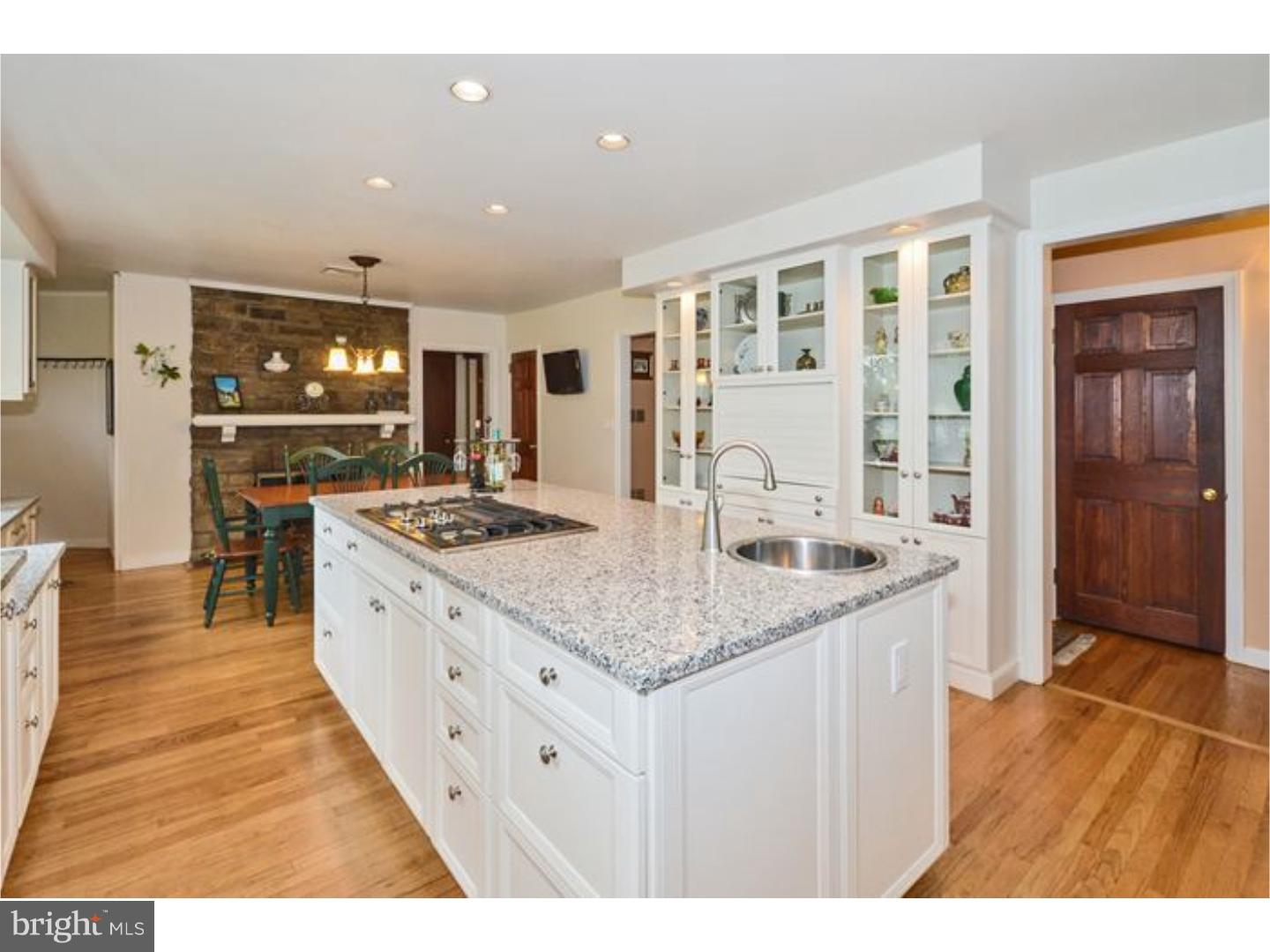 585 River Road Yardley, PA 19067 - Photo 7 of 25 Kitchen