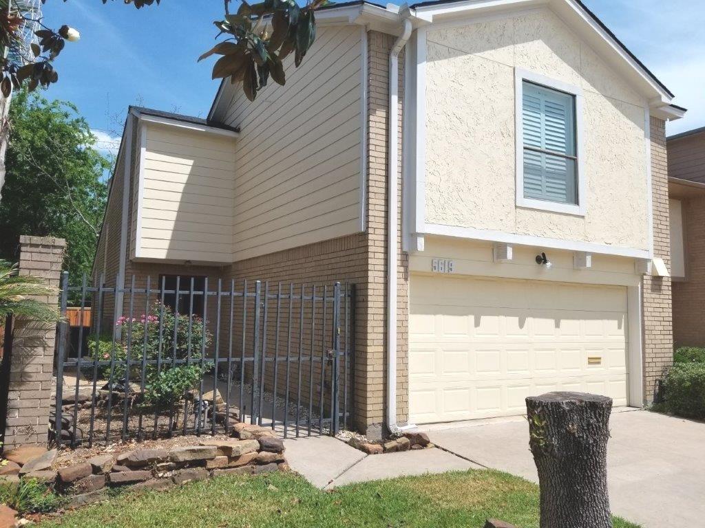 Bellaire spacious 2 bedroom/2.5 bath townhouse nestled in the enclave of Pin Oak Place