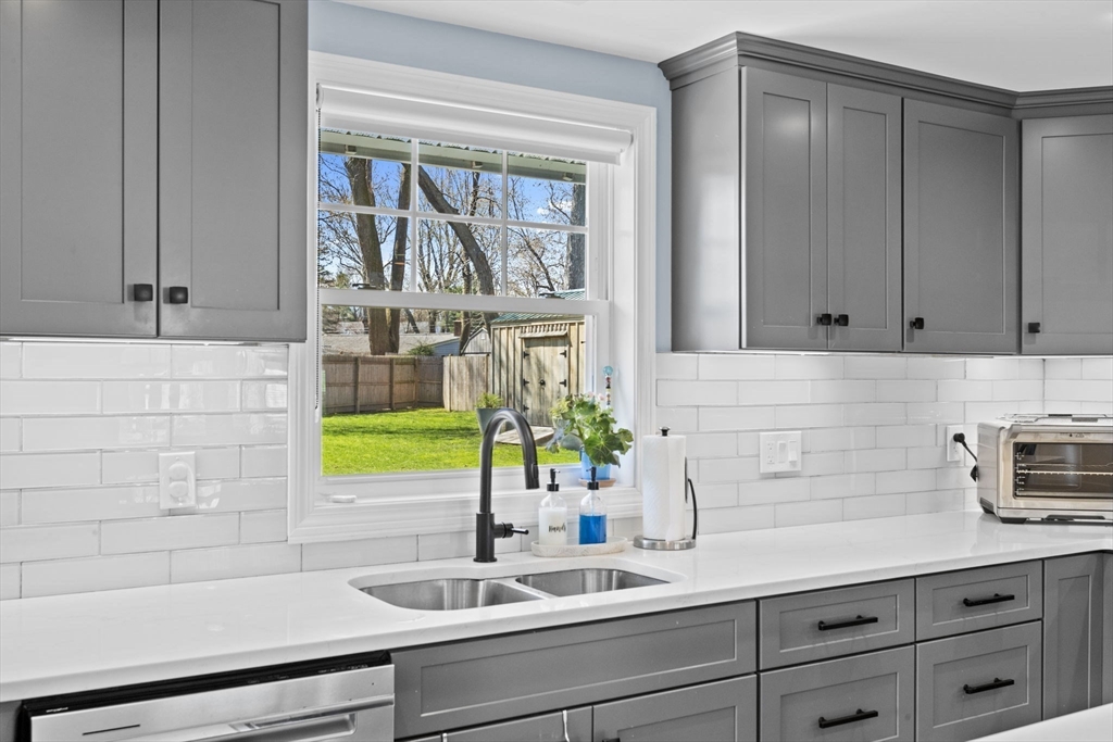 14 Carver Road Framingham, MA 01701 - Photo 6 of 40 Gallery Image 6