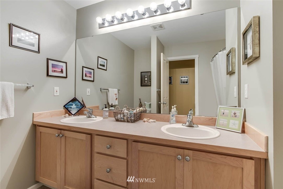 27839 Maple Ridge Way Southeast Maple Valley, WA 98038 - Photo 14 of 25