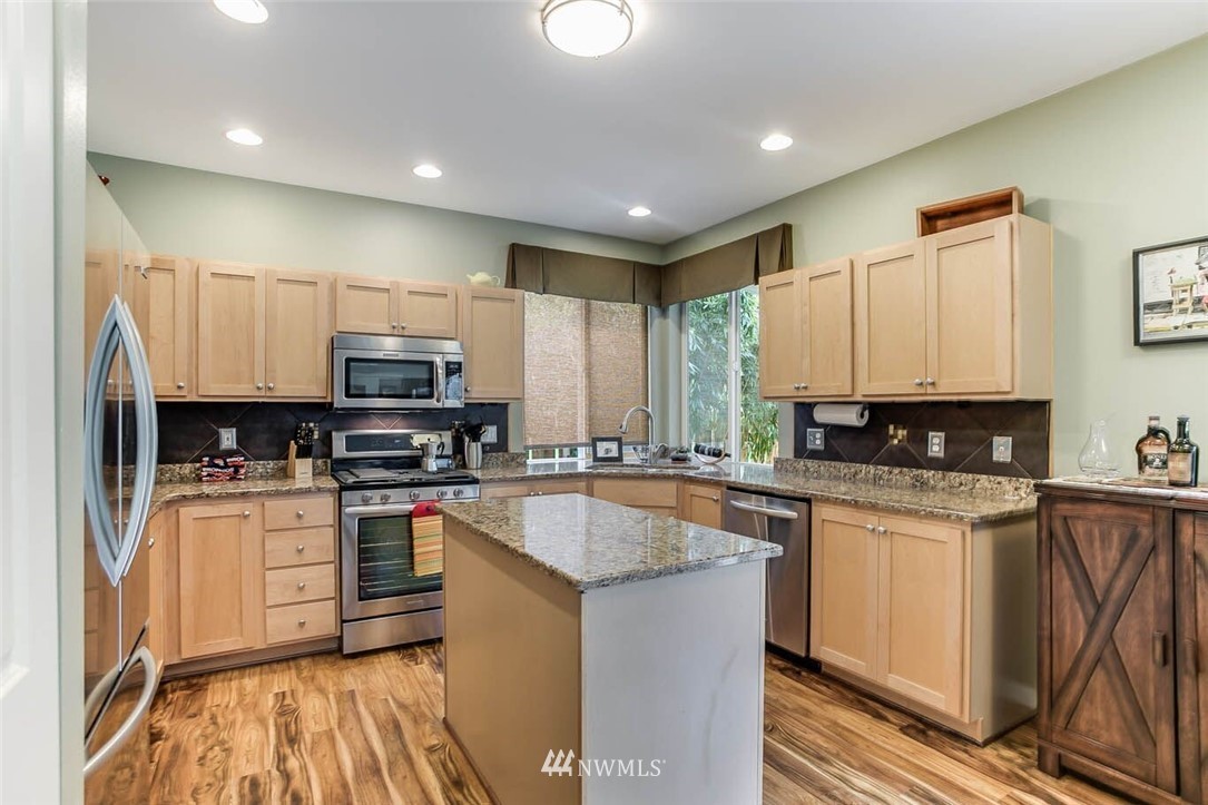 27839 Maple Ridge Way Southeast Maple Valley, WA 98038 - Photo 8 of 25