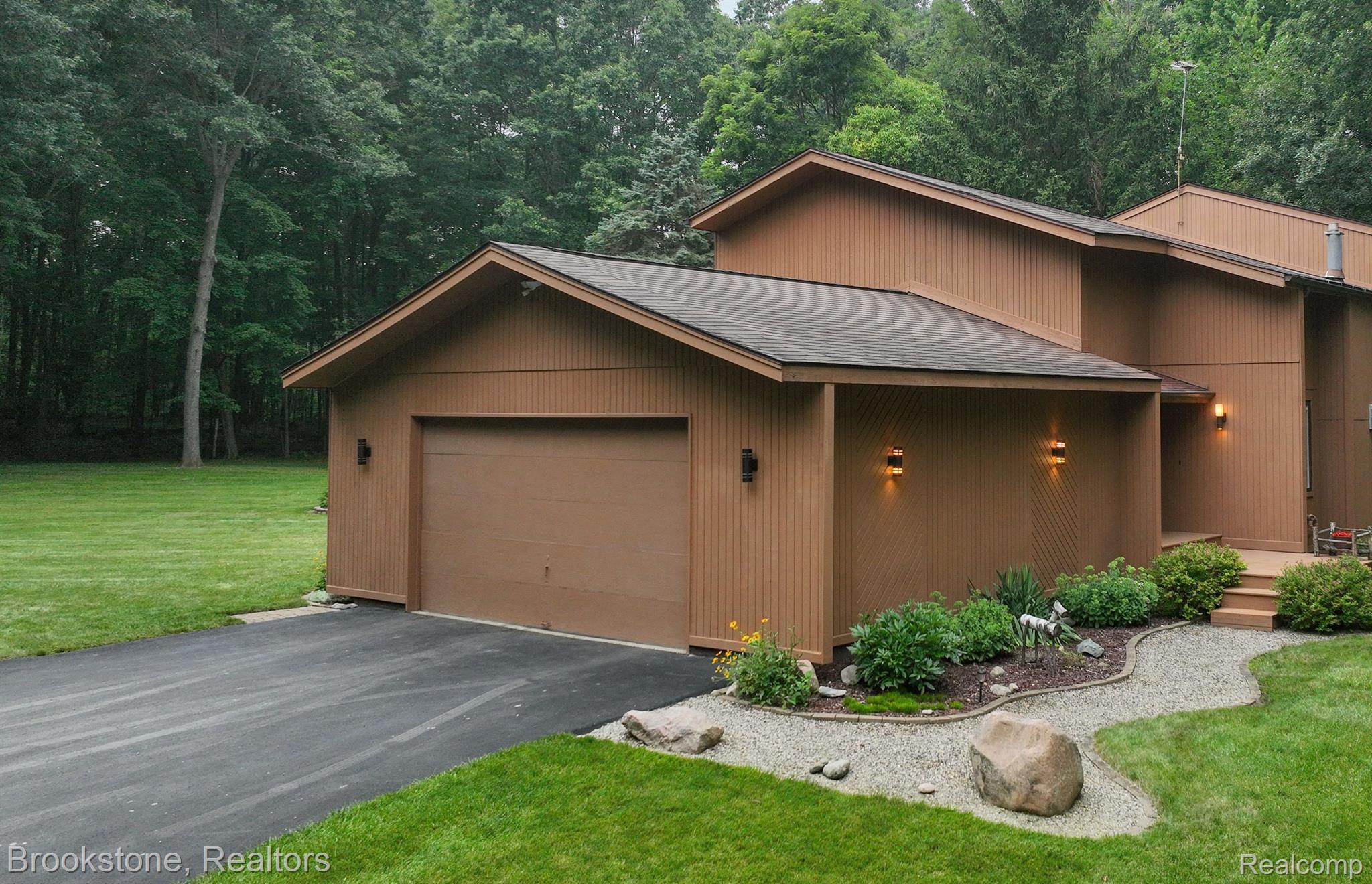 10159 Gibbs Road Clarkston, MI 48348 - Photo 10 of 36 Extra deep garage and new driveway